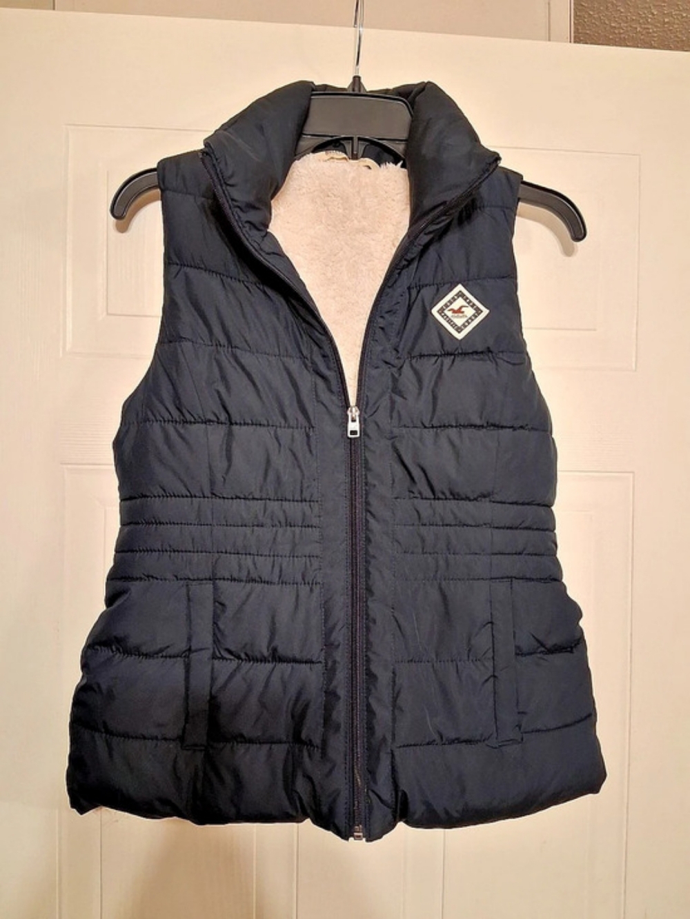 Hollister Sherpa Lined Quilted Vest in Black Like New